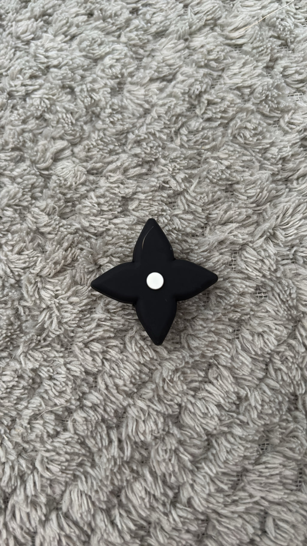 Pins Étoile Noir