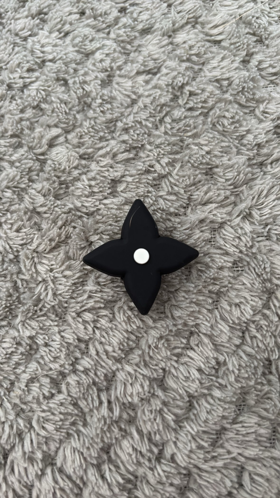 Pins Étoile Noir