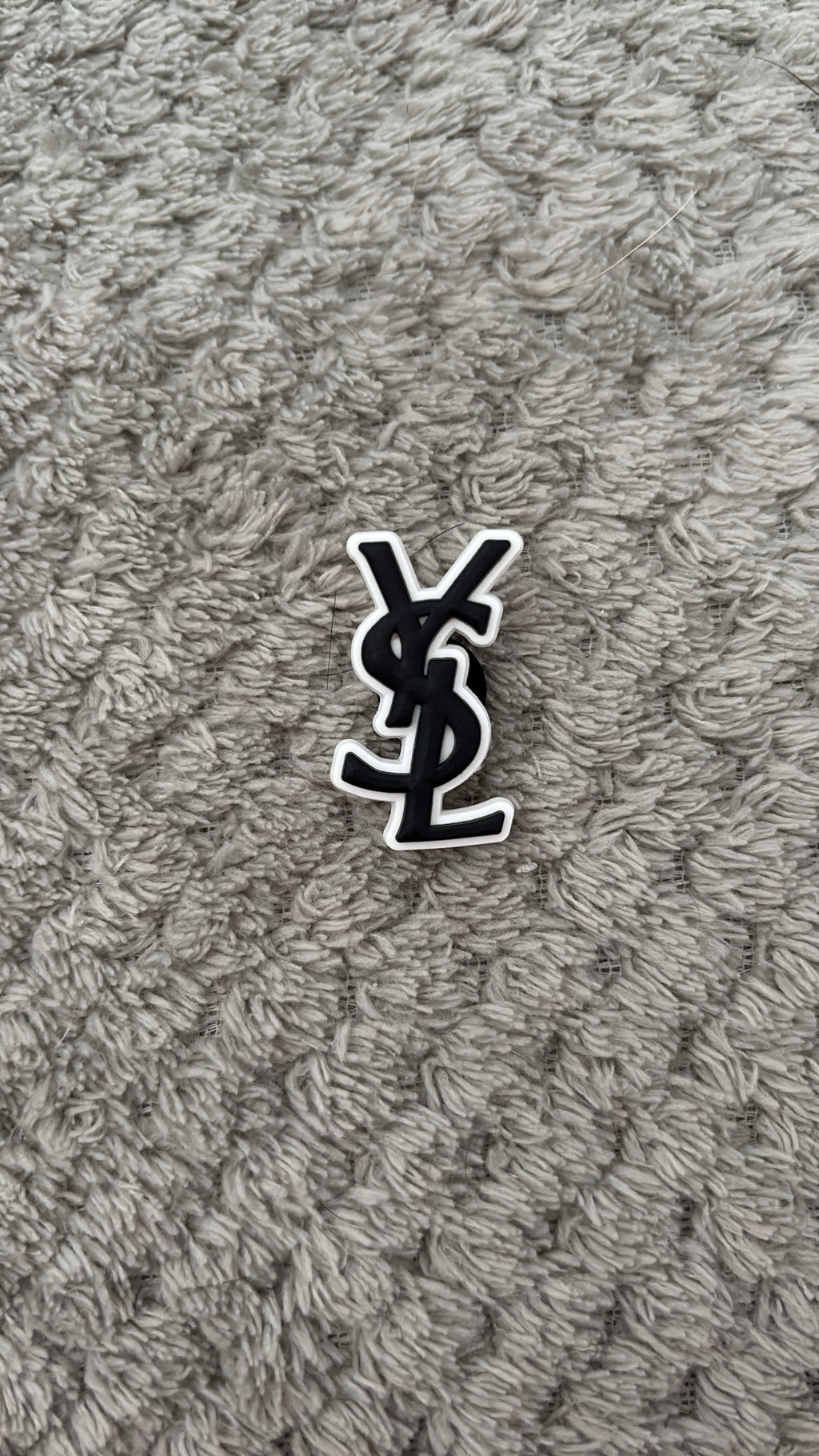Pins YSL Noir & Blanc