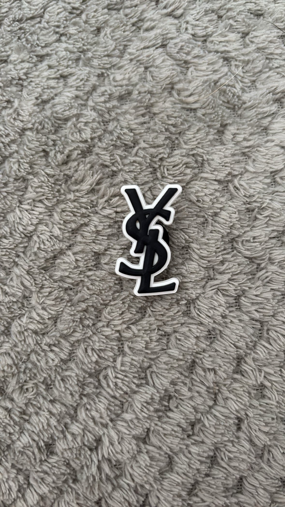Pins YSL Noir & Blanc